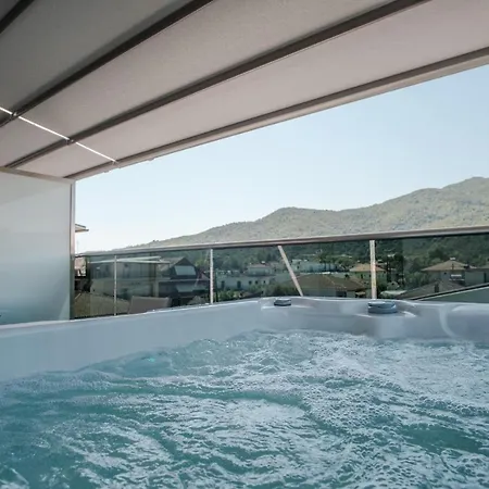 アパートホテル Alpe Luxury Penelope Collection オリンピアダ